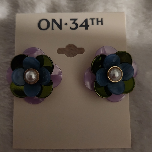 BNWT On 34th flower earrings - Picture 1 of 3